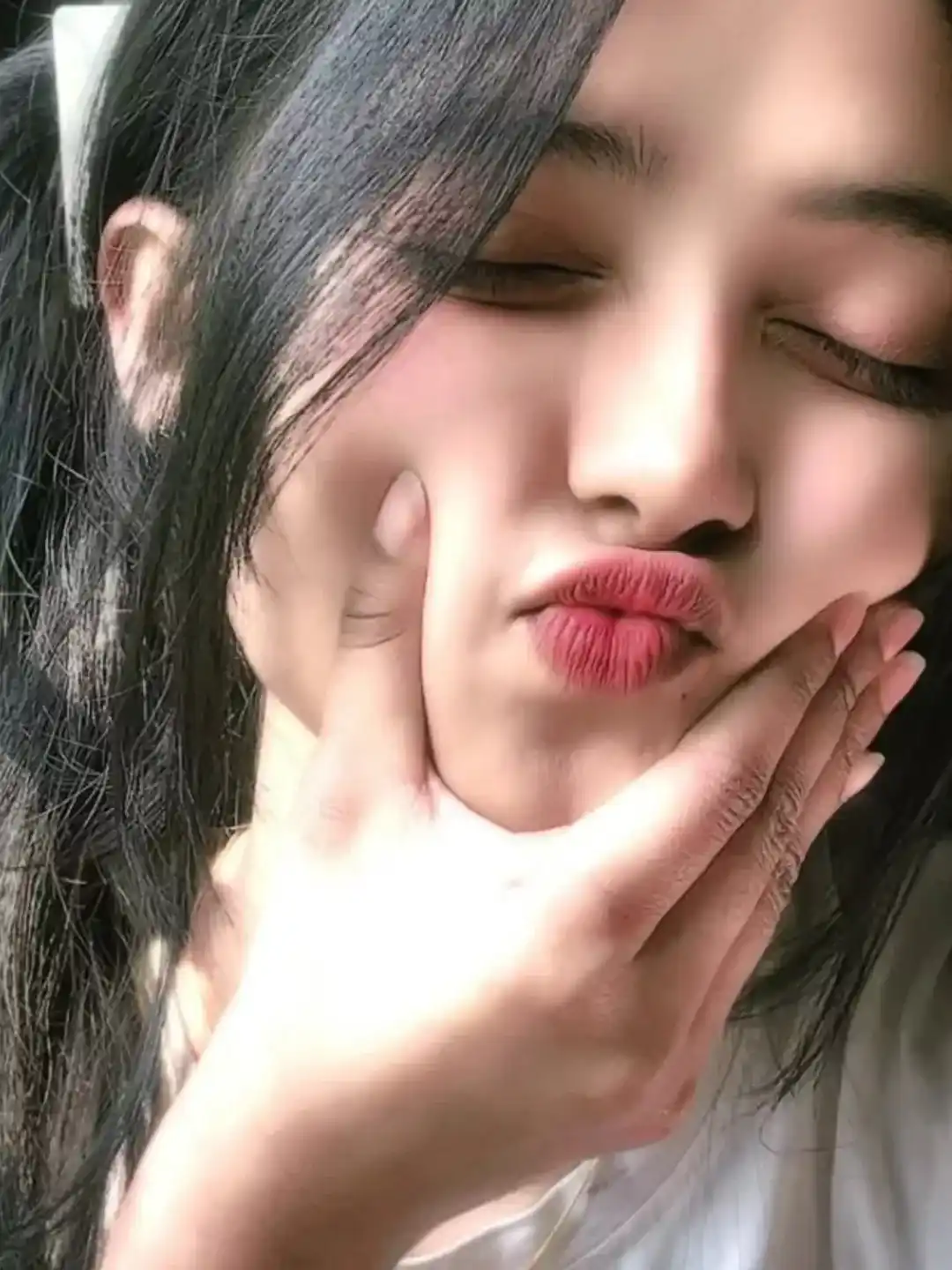 Instagram Selfie Prompt: Create Stunning AI Selfies with Copy-Paste Prompts