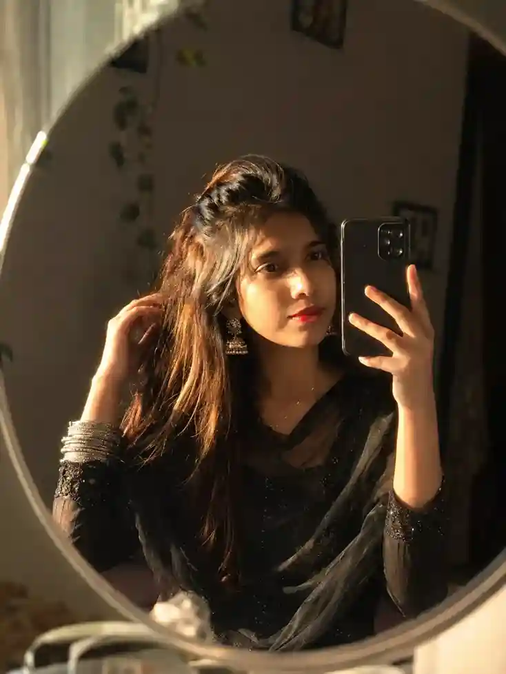 Mirror Selfie Prompt for Girl Copy Paste