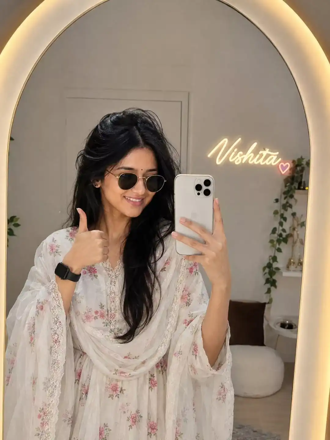 Mirror Selfie Prompt for Girl Copy Paste