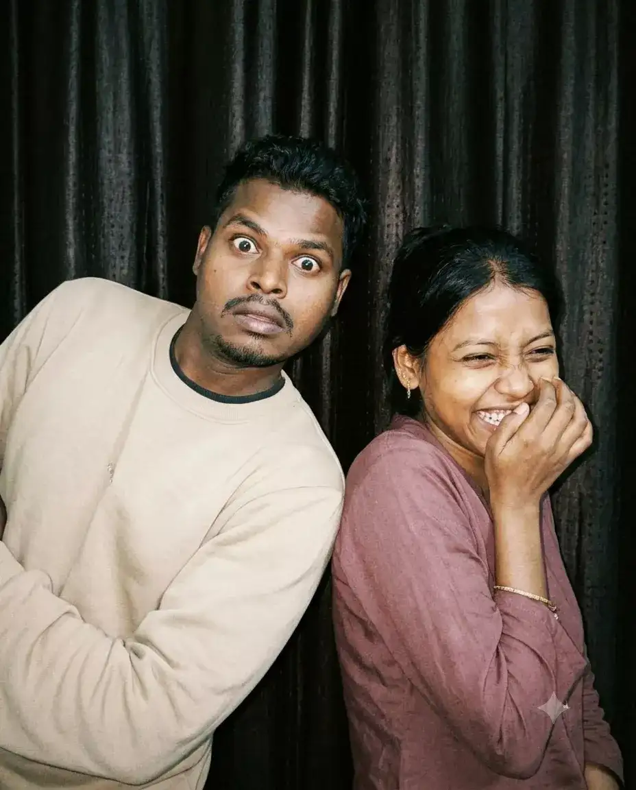Comatozze Gemini Prompt: Wo Curtain-Backdrop Couple Aesthetic Jo Instagram Pe Chha Gaya