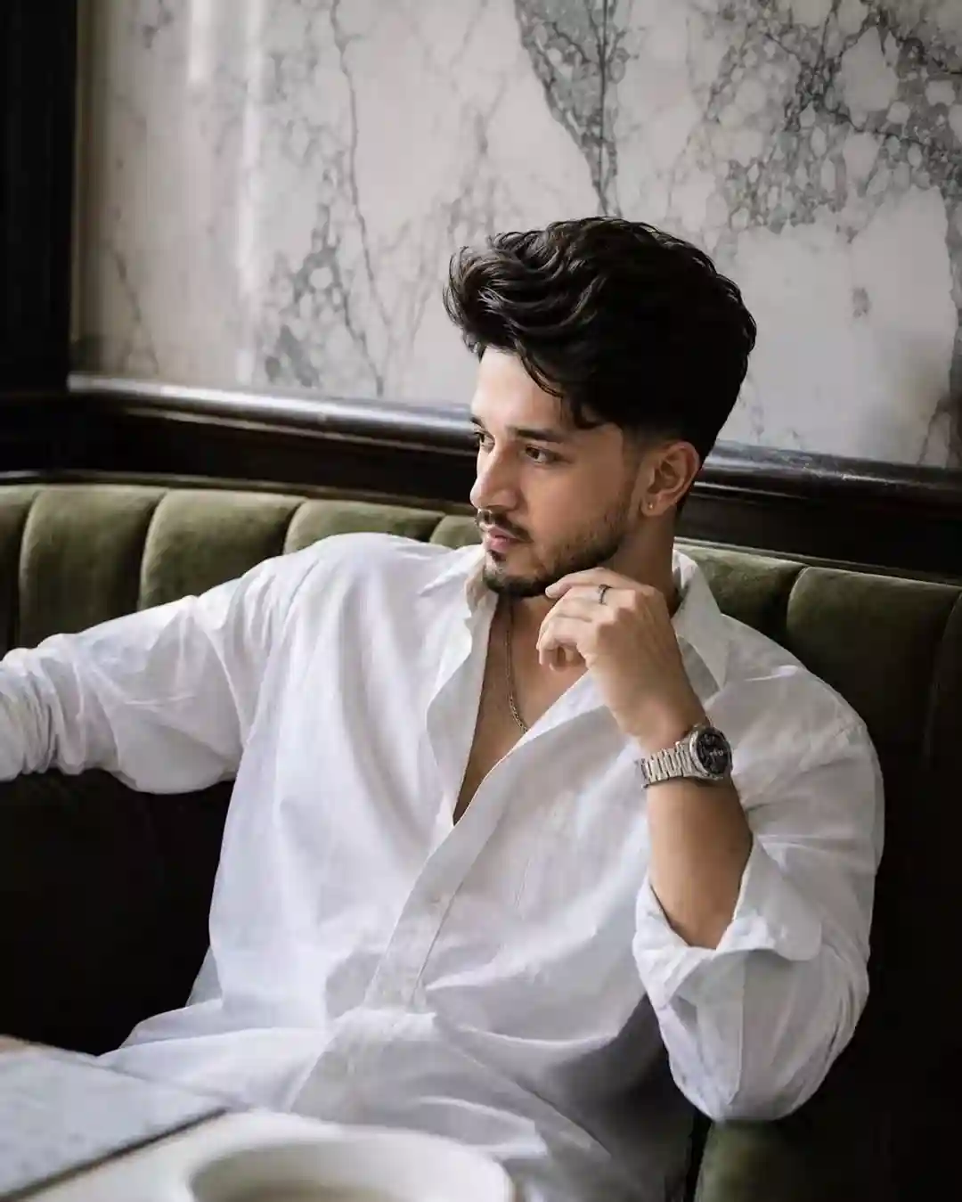 White Shirt Prompt: Men Ke Liye Trending Leader-Style Aur Aesthetic AI Photo Guide