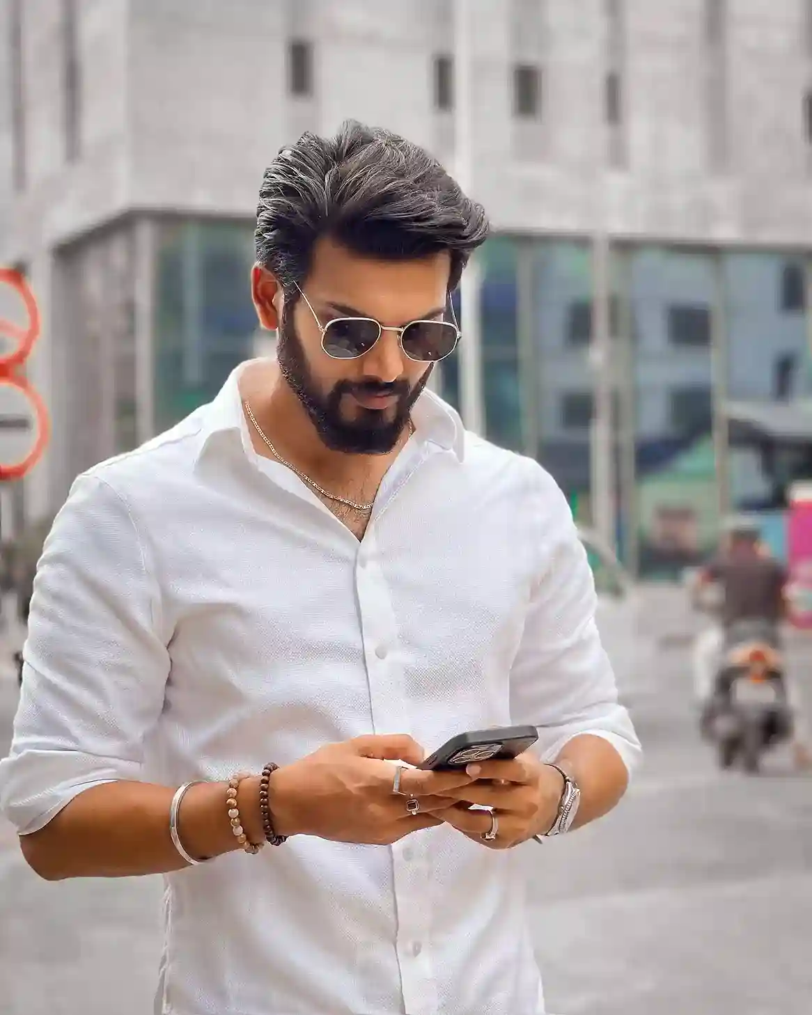 White Shirt Prompt: Men Ke Liye Trending Leader-Style Aur Aesthetic AI Photo Guide