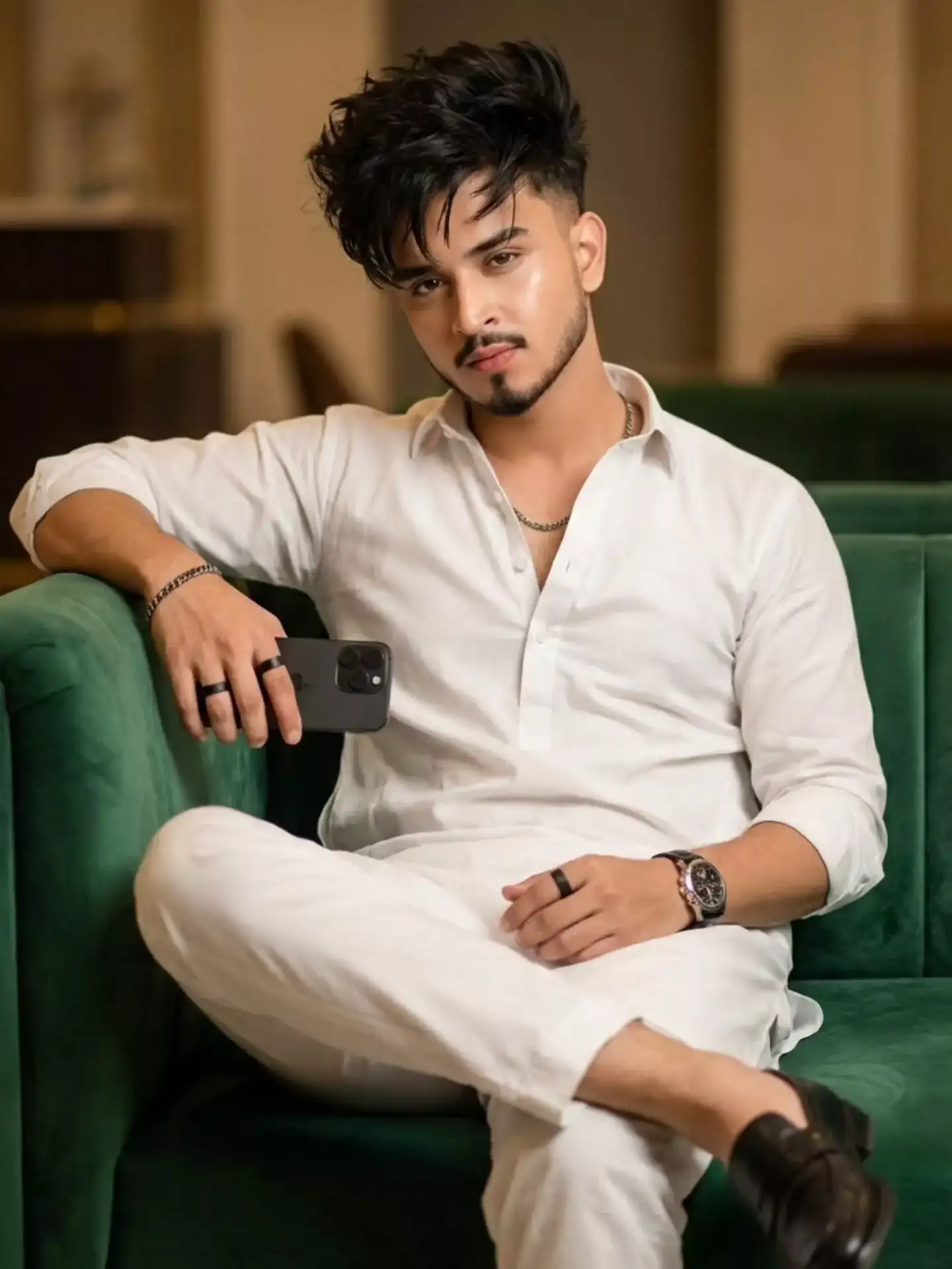 White Shirt Prompt: Men Ke Liye Trending Leader-Style Aur Aesthetic AI Photo Guide